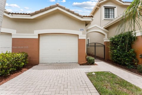 Townhouse in Weston, Florida 2 bedrooms, 107.3 sq.m. № 1969756 - photo 1