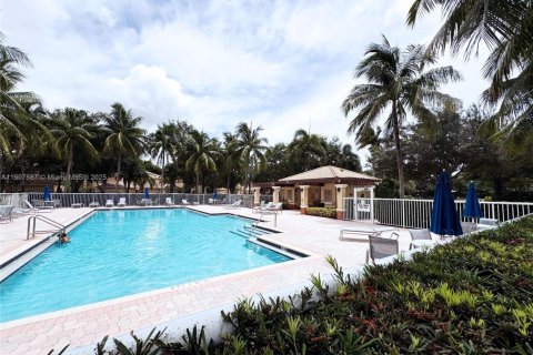 Townhouse in Weston, Florida 2 bedrooms, 107.3 sq.m. № 1969756 - photo 17