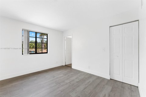 Townhouse in Weston, Florida 2 bedrooms, 107.3 sq.m. № 1969756 - photo 10