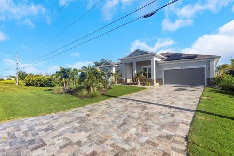 House in Port Charlotte, Florida 4 bedrooms, 204.57 sq.m. № 1802142 - photo 28