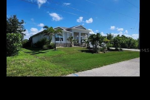 House in Port Charlotte, Florida 4 bedrooms, 204.57 sq.m. № 1802142 - photo 1