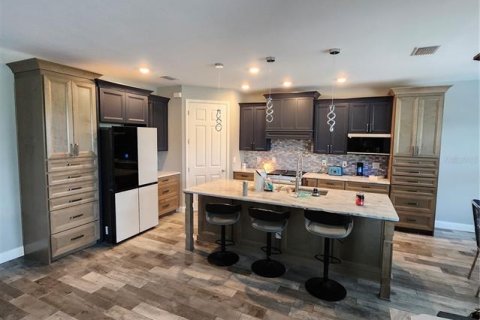 House in Port Charlotte, Florida 4 bedrooms, 204.57 sq.m. № 1802142 - photo 10