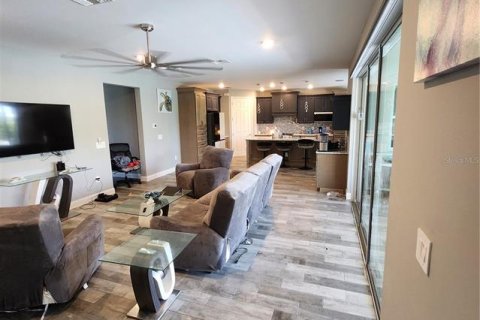 House in Port Charlotte, Florida 4 bedrooms, 204.57 sq.m. № 1802142 - photo 12