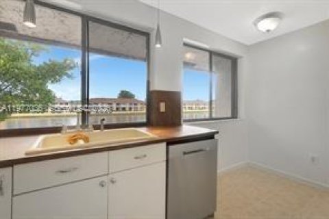 Apartment in Miami Gardens, Florida 3 bedrooms, 125.23 sq.m. № 2041000 - photo 10