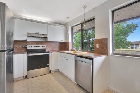 Apartment in Miami Gardens, Florida 3 bedrooms, 125.23 sq.m. № 2041000 - photo 9