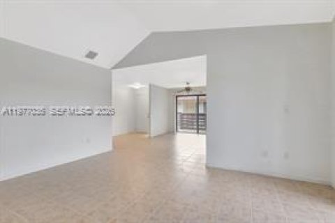 Apartment in Miami Gardens, Florida 3 bedrooms, 125.23 sq.m. № 2041000 - photo 7