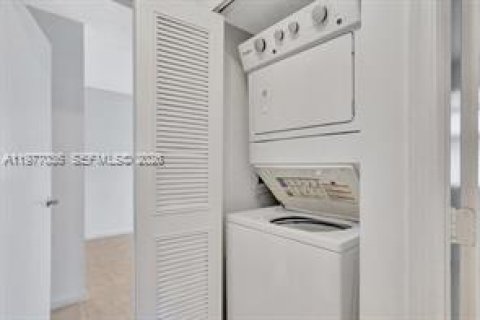 Apartment in Miami Gardens, Florida 3 bedrooms, 125.23 sq.m. № 2041000 - photo 18