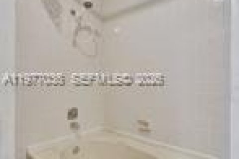 Apartment in Miami Gardens, Florida 3 bedrooms, 125.23 sq.m. № 2041000 - photo 14