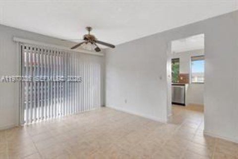 Apartment in Miami Gardens, Florida 3 bedrooms, 125.23 sq.m. № 2041000 - photo 8
