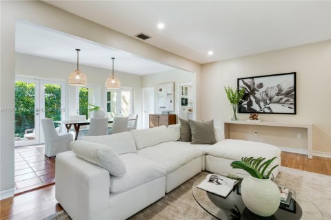 Купить виллу или дом в Корал-Гейблс, Флорида 3 спальни, 142.51м2, № 2019840 - фото 3