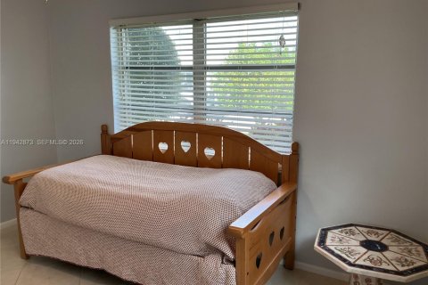 House in Tamarac, Florida 2 bedrooms, 124.67 sq.m. № 1999581 - photo 15