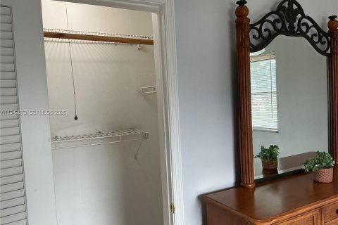 House in Tamarac, Florida 2 bedrooms, 124.67 sq.m. № 1999581 - photo 24