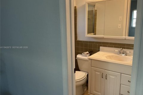 House in Tamarac, Florida 2 bedrooms, 124.67 sq.m. № 1999581 - photo 25