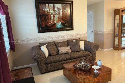 House in Tamarac, Florida 2 bedrooms, 124.67 sq.m. № 1999581 - photo 4