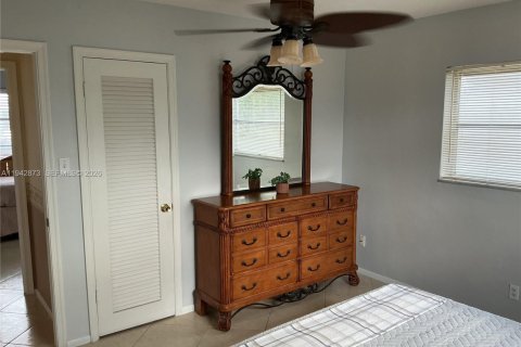 House in Tamarac, Florida 2 bedrooms, 124.67 sq.m. № 1999581 - photo 22