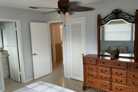 House in Tamarac, Florida 2 bedrooms, 124.67 sq.m. № 1999581 - photo 23