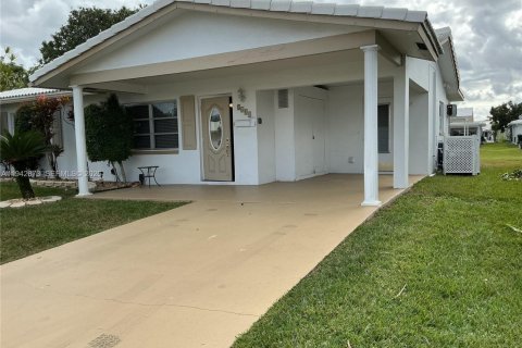 House in Tamarac, Florida 2 bedrooms, 124.67 sq.m. № 1999581 - photo 27