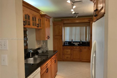 House in Tamarac, Florida 2 bedrooms, 124.67 sq.m. № 1999581 - photo 7