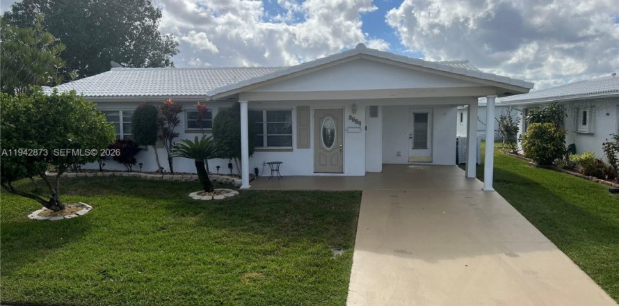 House in Tamarac, Florida 2 bedrooms, 124.67 sq.m. № 1999581
