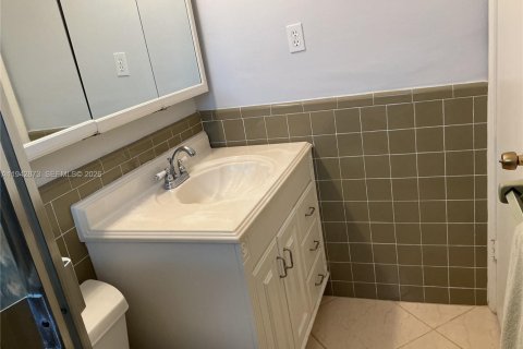 House in Tamarac, Florida 2 bedrooms, 124.67 sq.m. № 1999581 - photo 26