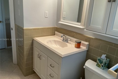 House in Tamarac, Florida 2 bedrooms, 124.67 sq.m. № 1999581 - photo 20