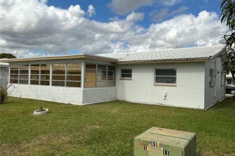 House in Tamarac, Florida 2 bedrooms, 124.67 sq.m. № 1999581 - photo 29