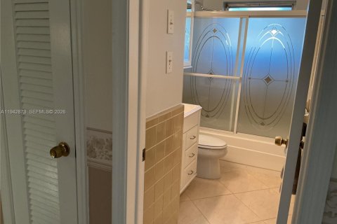 House in Tamarac, Florida 2 bedrooms, 124.67 sq.m. № 1999581 - photo 18