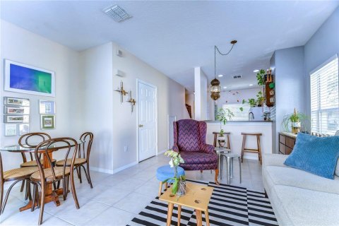 Adosado en alquiler en Tampa, Florida, 2 dormitorios, 108.97 m2 № 1847085 - foto 9