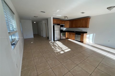 Touwnhouse à louer à Deerfield Beach, Floride: 3 chambres, 517.74 m2 № 1962887 - photo 8