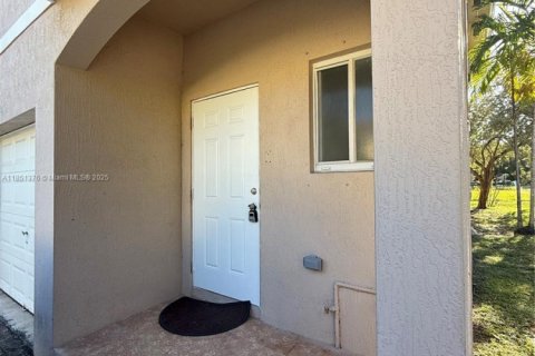 Touwnhouse à louer à Deerfield Beach, Floride: 3 chambres, 517.74 m2 № 1962887 - photo 2