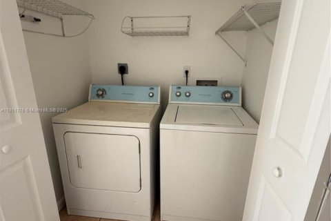 Touwnhouse à louer à Deerfield Beach, Floride: 3 chambres, 517.74 m2 № 1962887 - photo 6