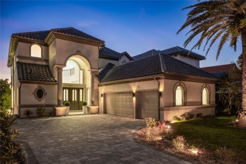 Villa ou maison à vendre à Orlando, Floride: 5 chambres, 582.59 m2 № 1723812 - photo 1