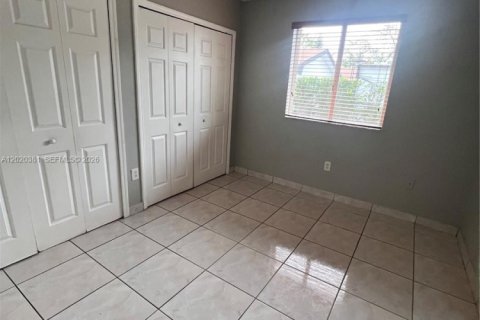Villa ou maison à louer à Palmetto Bay, Floride: 2 chambres, 178.19 m2 № 2240839 - photo 12