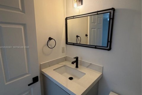 Villa ou maison à louer à Palmetto Bay, Floride: 2 chambres, 178.19 m2 № 2240839 - photo 11