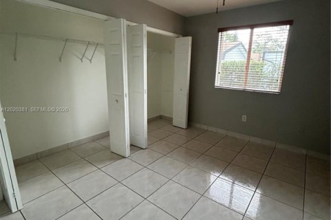 Villa ou maison à louer à Palmetto Bay, Floride: 2 chambres, 178.19 m2 № 2240839 - photo 8