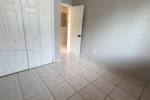 Villa ou maison à louer à Palmetto Bay, Floride: 2 chambres, 178.19 m2 № 2240839 - photo 14