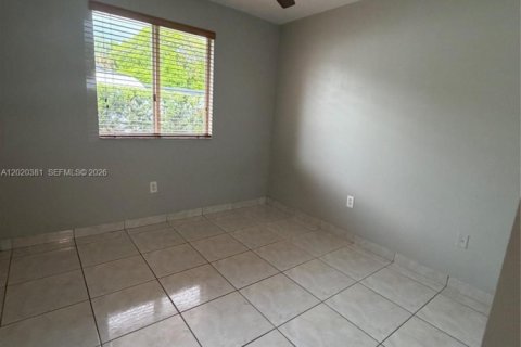 Villa ou maison à louer à Palmetto Bay, Floride: 2 chambres, 178.19 m2 № 2240839 - photo 13