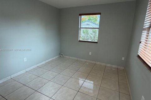 Villa ou maison à louer à Palmetto Bay, Floride: 2 chambres, 178.19 m2 № 2240839 - photo 2