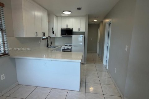 Villa ou maison à louer à Palmetto Bay, Floride: 2 chambres, 178.19 m2 № 2240839 - photo 5