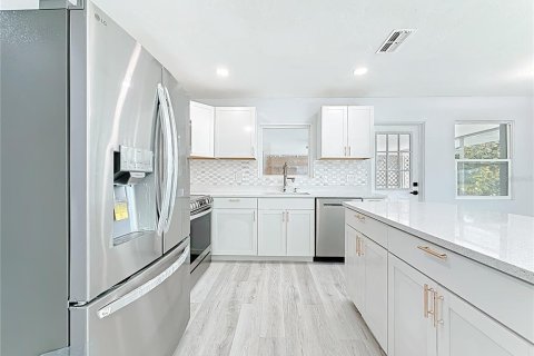 Casa en venta en Pinellas Park, Florida, 3 dormitorios, 93.27 m2 № 1912862 - foto 11