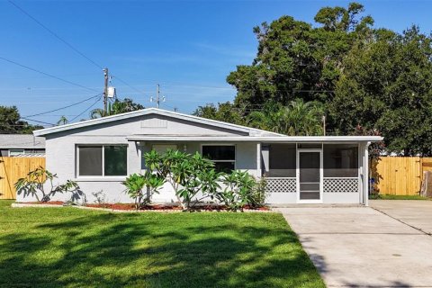 Casa en venta en Pinellas Park, Florida, 3 dormitorios, 93.27 m2 № 1912862 - foto 2