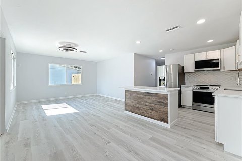 Casa en venta en Pinellas Park, Florida, 3 dormitorios, 93.27 m2 № 1912862 - foto 3