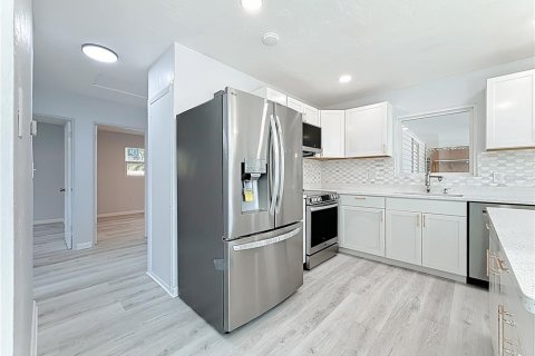 Casa en venta en Pinellas Park, Florida, 3 dormitorios, 93.27 m2 № 1912862 - foto 12