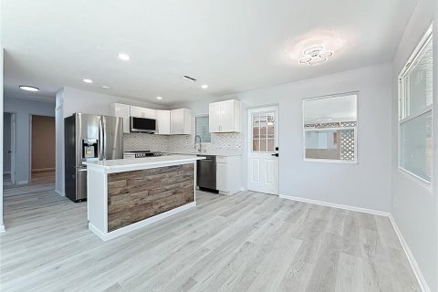 Casa en venta en Pinellas Park, Florida, 3 dormitorios, 93.27 m2 № 1912862 - foto 5