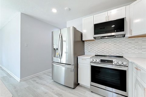 Casa en venta en Pinellas Park, Florida, 3 dormitorios, 93.27 m2 № 1912862 - foto 8