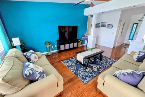 House in Holiday, Florida 3 bedrooms, 132.01 sq.m. № 1902404 - photo 6