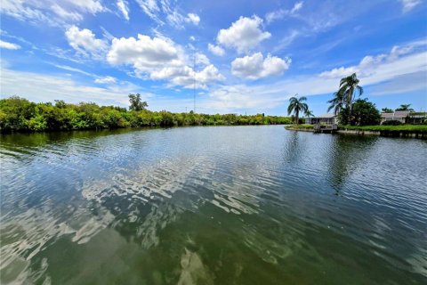 House in Holiday, Florida 3 bedrooms, 132.01 sq.m. № 1902404 - photo 20