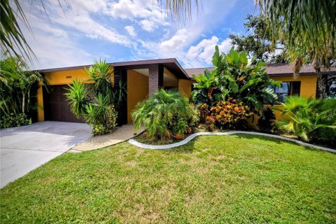 House in Holiday, Florida 3 bedrooms, 132.01 sq.m. № 1902404 - photo 1