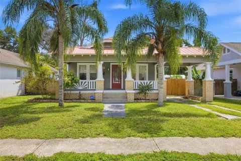 House in Tampa, Florida 3 bedrooms, 118.54 sq.m. № 2367067