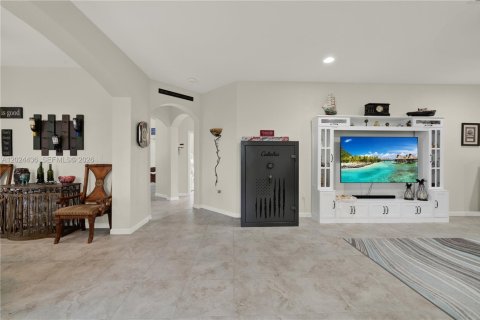 Villa ou maison à vendre à Homestead, Floride: 6 chambres, 354.89 m2 № 2254570 - photo 24